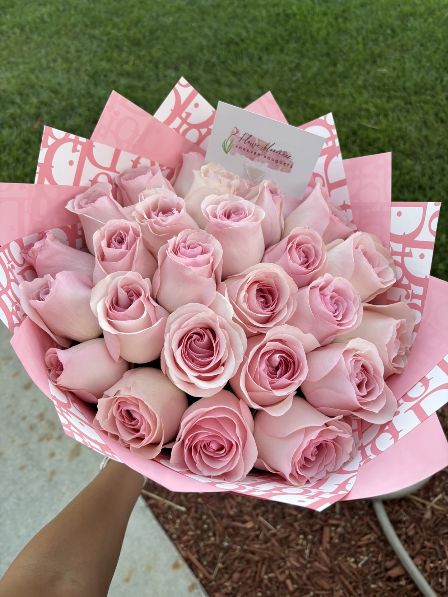 28 Natural Roses