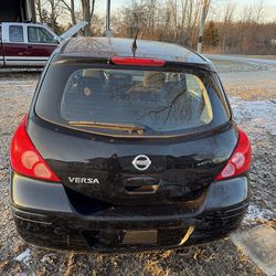 2011 Nissan Versa 1.8 6MT Parts