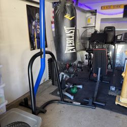 Everlast 40 pound punching bag Fuel stand