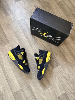 Air Jordan 4 “Thunder”