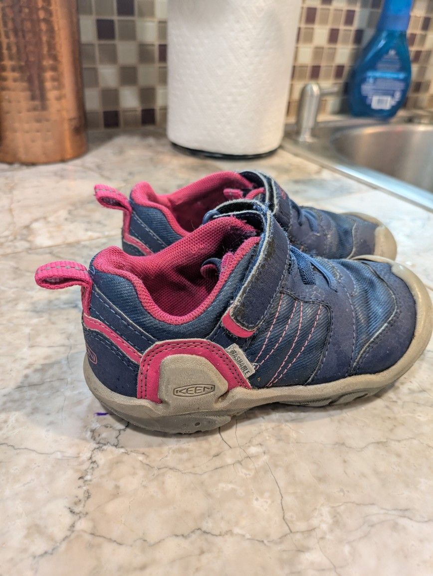 KEEN Little Kids Size 9
