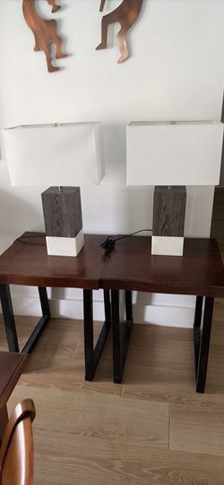 2 lamps and live edge end tables