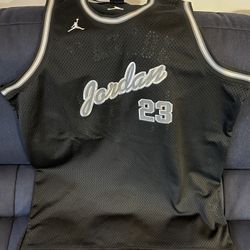 Jordan 23 Men's Size Large 