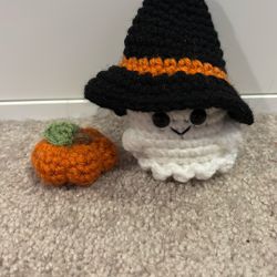 little ghost crochet with hat and pumkin :]