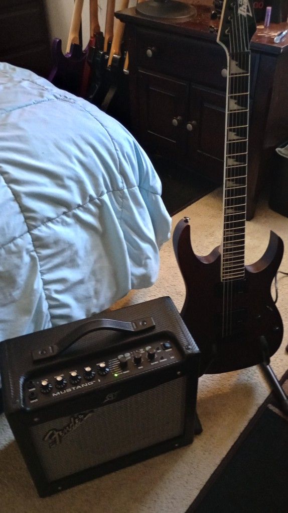 ibanez gio grg121dx MINT & Fender Mustang 1 Amp 