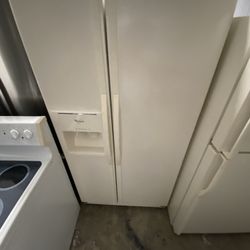 Whirlpool Refrigerator Working Great 