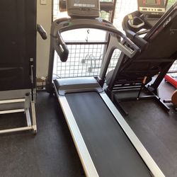 Matrix T50 High End Treadmill With XIR Touchscreen Includes warranty