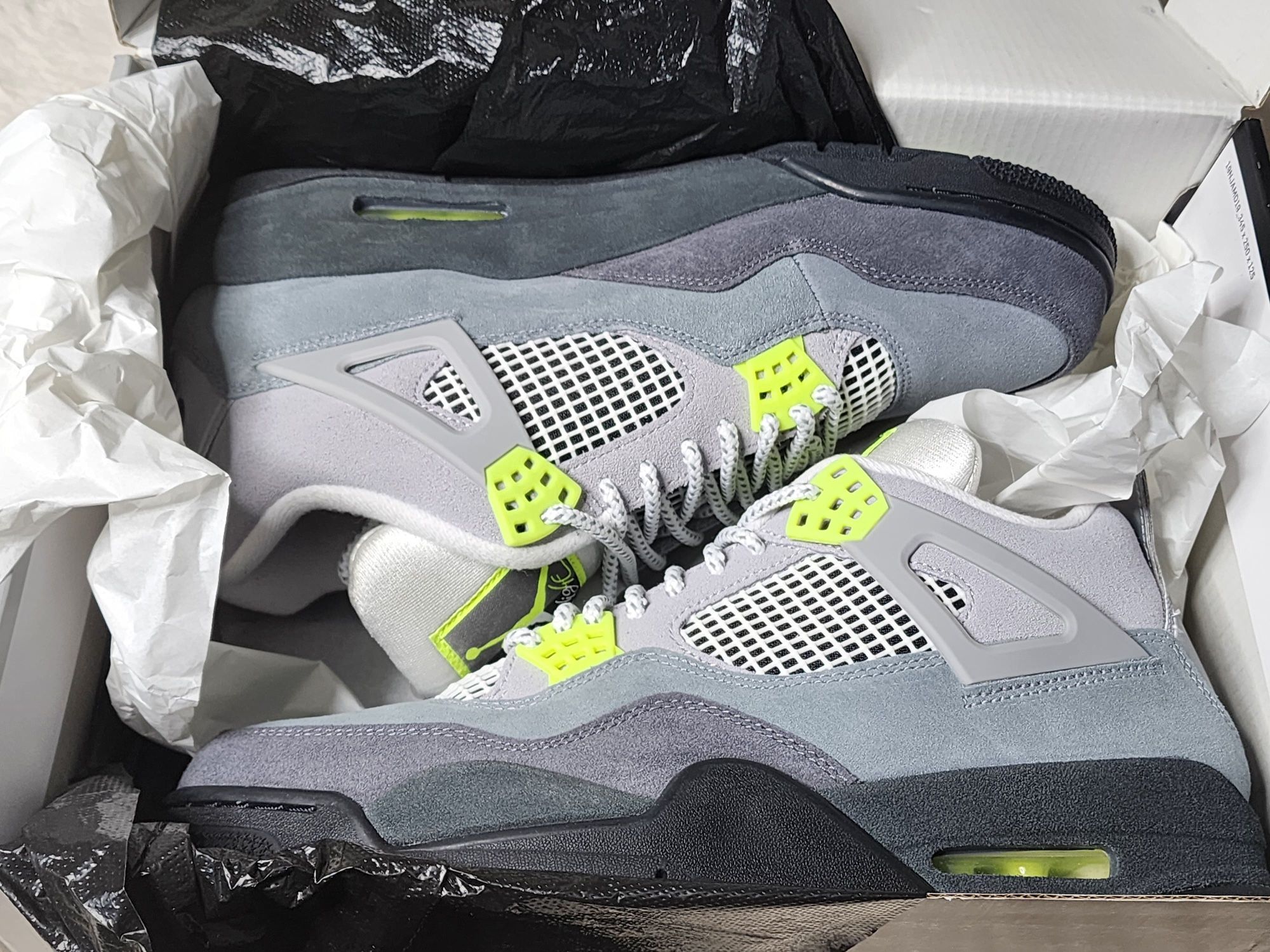 JORDAN 4 RETRO SE 95 NEON