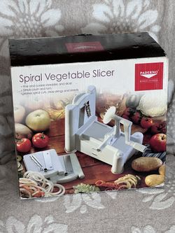 Paderno World Cuisine Plastic Spiral Vegetable Slicer Shredder 