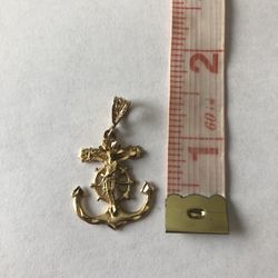 14kt YG Religious Pendant