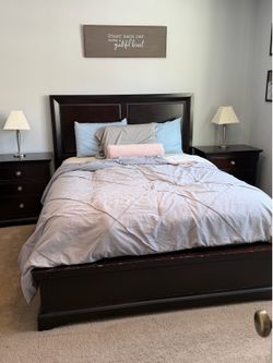 Queen Bedroom Set – Solid Wood – Great Condition