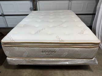 Saatva HD Queen Mattress - LIKE NEW! Delivery Available