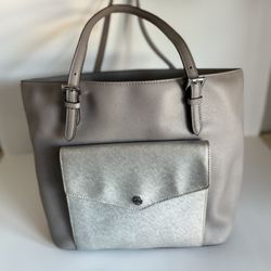 Michael Kors Jet Set Large Pocket Tote in grey leather with a silver-tone metallic front pocket