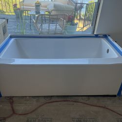 New Delta 60x32 Right Drain Tub