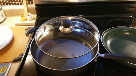 Large T-Fal frying pan two medium-sized frying pans one green frying pan