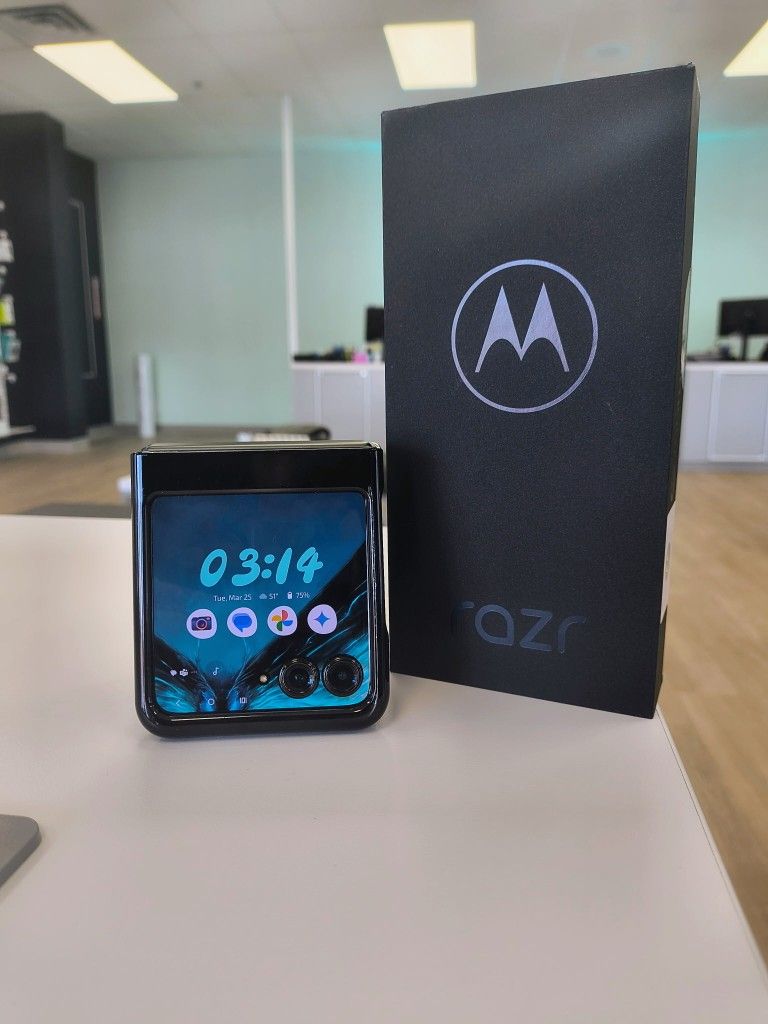 ‼️NEW Moto Razr 5G‼️