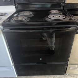 Black GE Stove