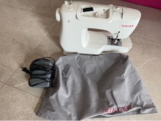 Singer Simple™ Sewing Machine – Clean & Ready to Use
