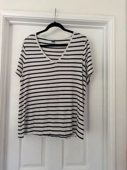 Universal Thread White Button-Up Shirt