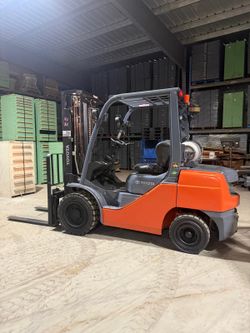 2015 Toyota 6000 lbs capacity forklift 
