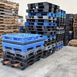 Used Plastic Pallets / Price is Per Pallet 