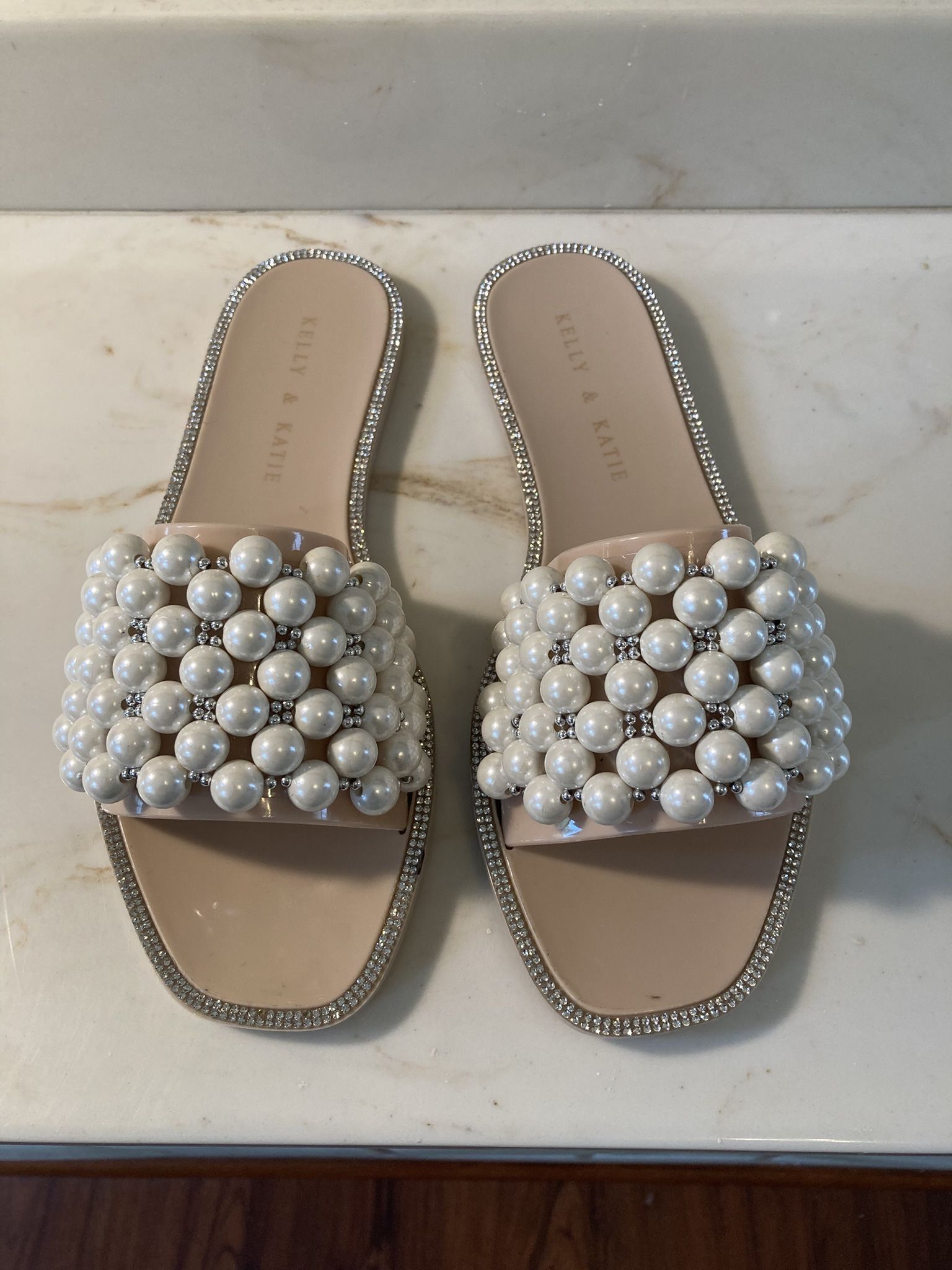 White Pearl Slide/ Flip Flop Sandal Size 8