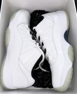 Air Jordan 11 Retro Low Legend Blue
