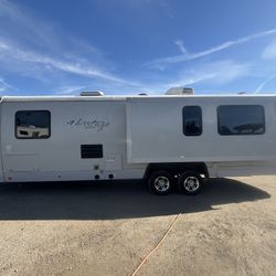2012 Keystone Vantage! Airstream Inspired, Very Elegant! 