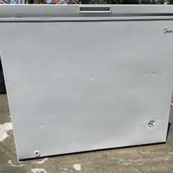 Midea 7.0 Cu.ft Chest Freezer