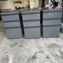 3 Metal drawers