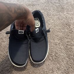 Men’s Hey Dudes Size 9