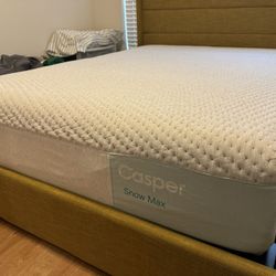 Like New Casper Snow Mac King Mattress