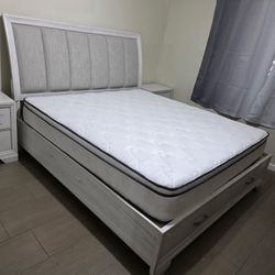 Beautiful off White King Or Queen Bedroom Set NEW