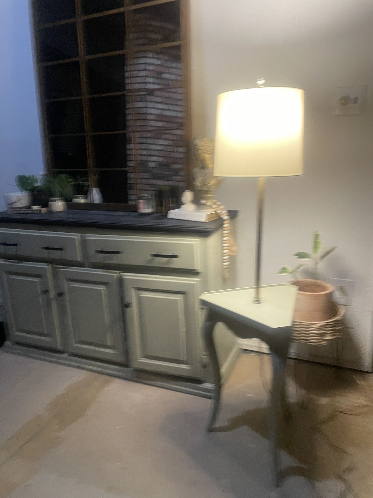 Antique Side Table With Lamp