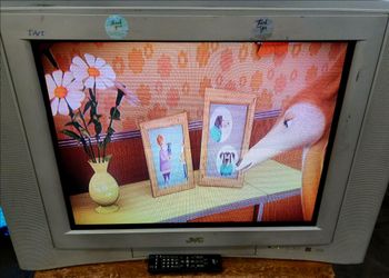 27" CRT TV Flat screen color retro gaming television model 2004