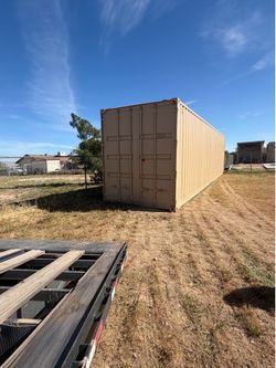 Storage shipping containers