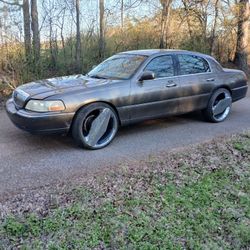 2004 Lincoln Town Car
