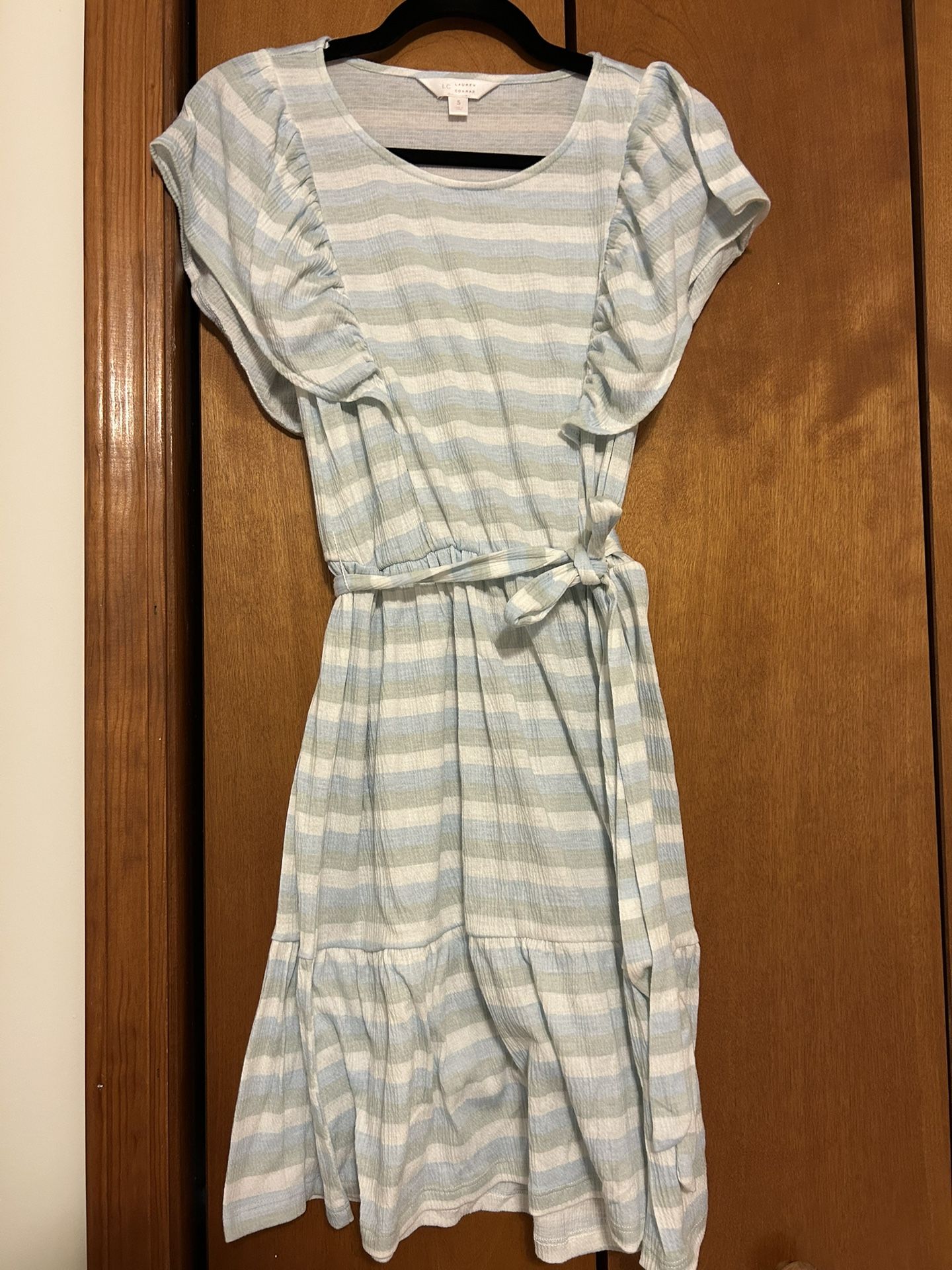 Women’s Size Small White And Blue Flutter Sleeve Dress 