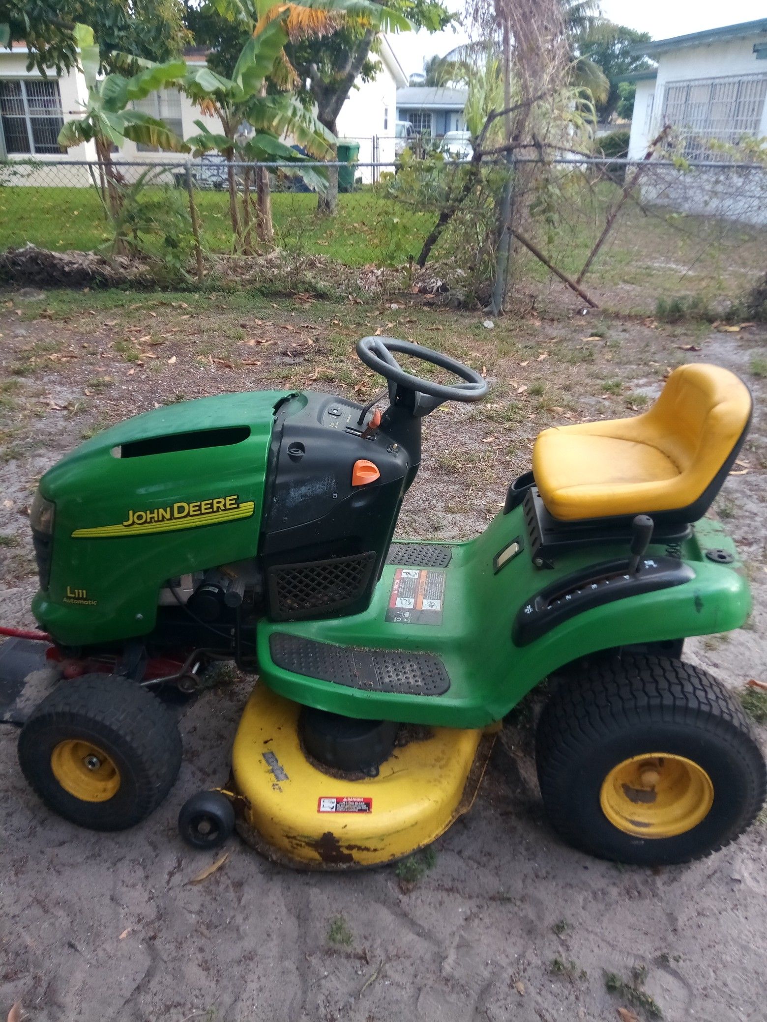 John Deere Lawn Tractor L111