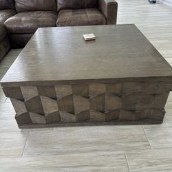 Bernhardt 45” Coffee table 