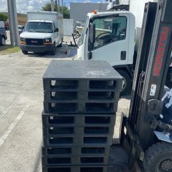 HEAVY DUTY PLASTIC PALLETS 37x32 $25