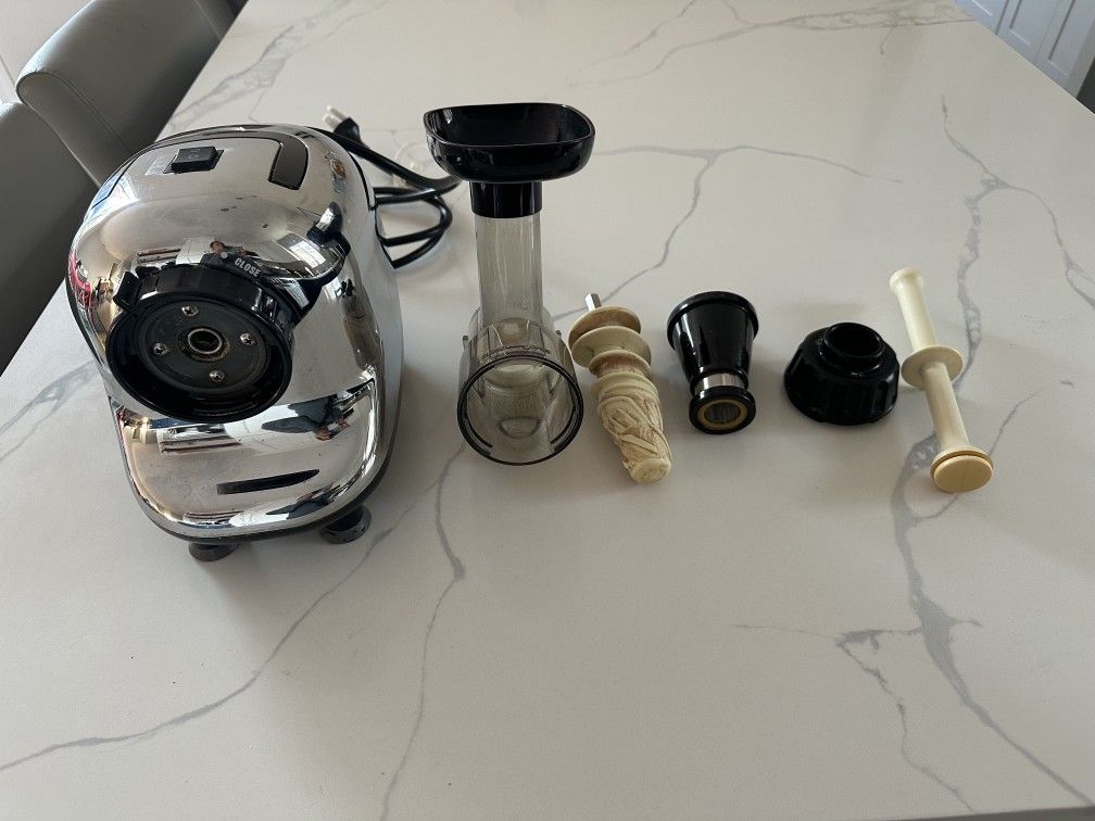 Omega Juice Extractor