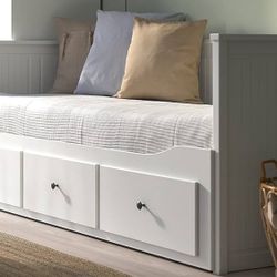 Twin Trundle Day With 3 Drawers Turns In To A King Size 