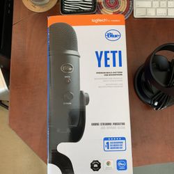 Blue Yeti Professional USB Desk Microphone Set of 2 Includes Accessories 
