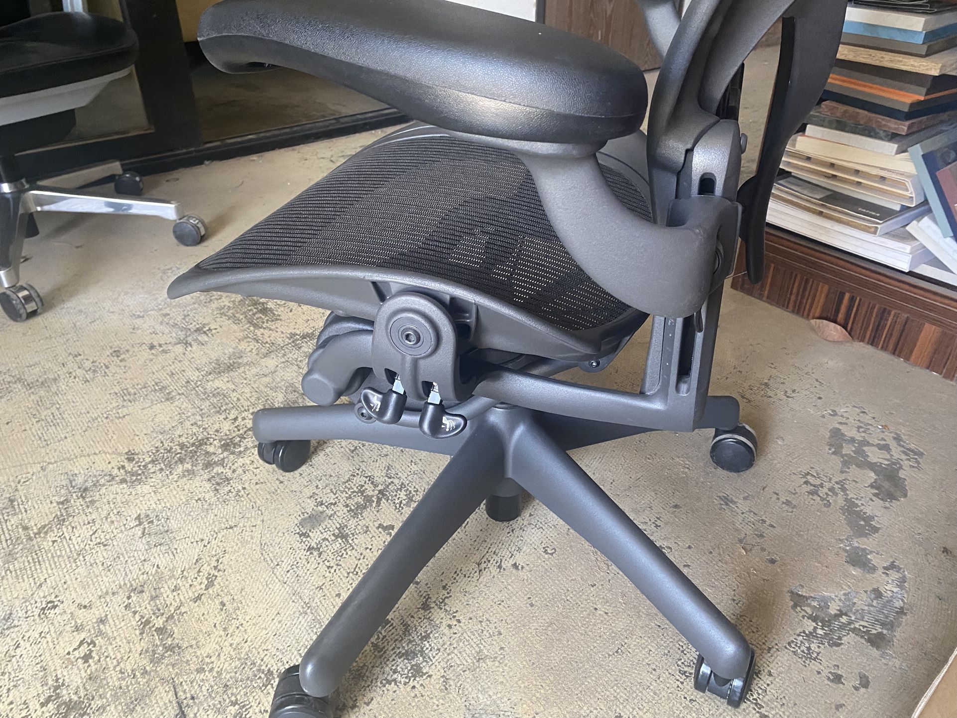 Excellent Condition Fully Loaded Herman Miller Aeron Office Chairs