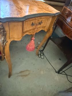 Accent table