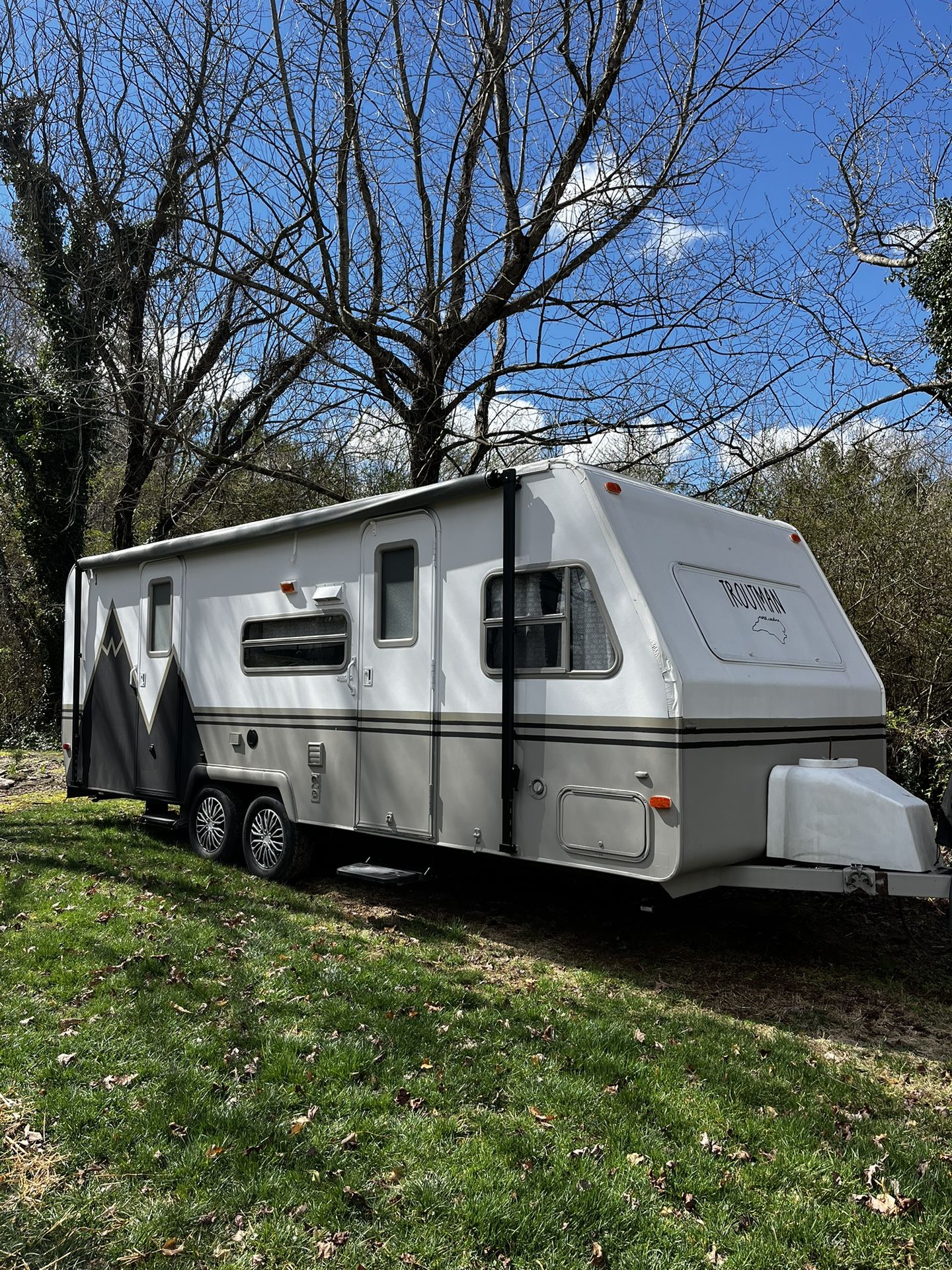 1999 Flagstaff 27’ Travel Trailer 