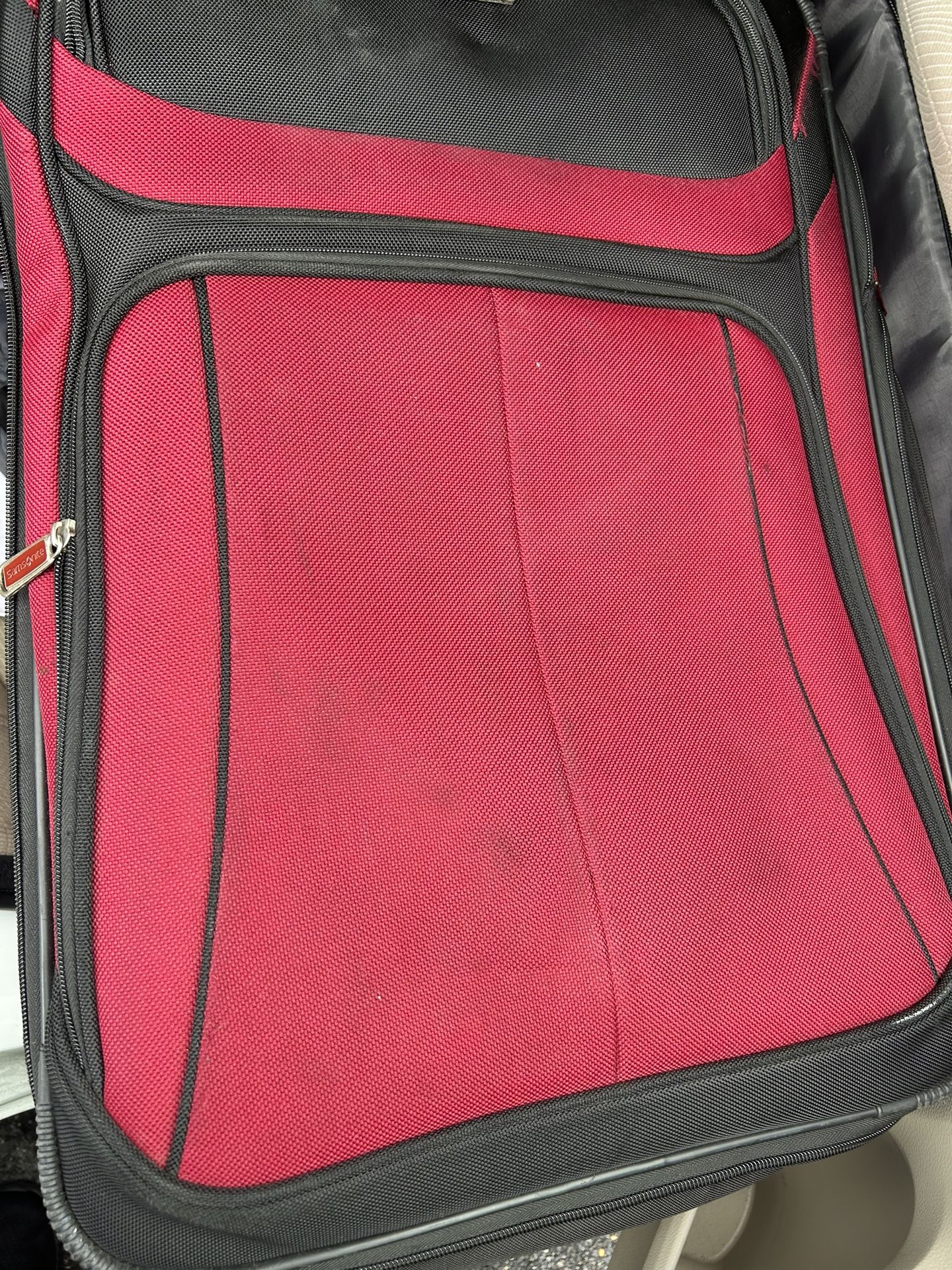 Samsonite Medium luggage (30”)
