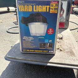 Fluorescent yard light