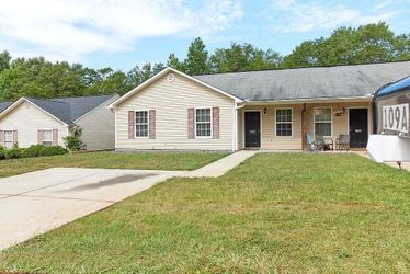 3beds 2baths 1152sqft